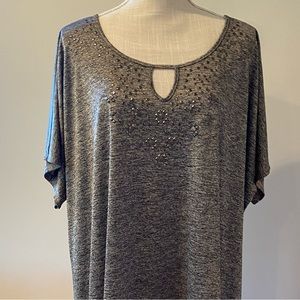 Scoop neck short sleeve blouse
